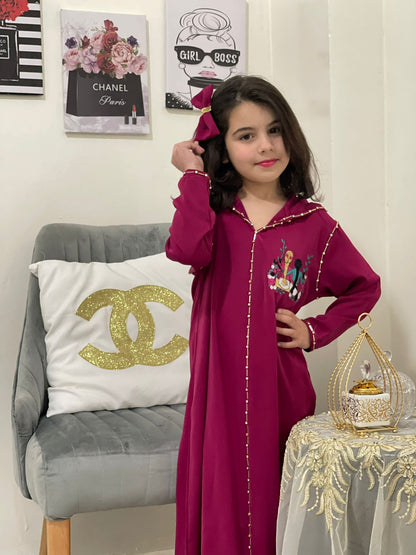 جلابة بنات أنيقة بتطريز راقٍ – من 4 إلى 14 سنة