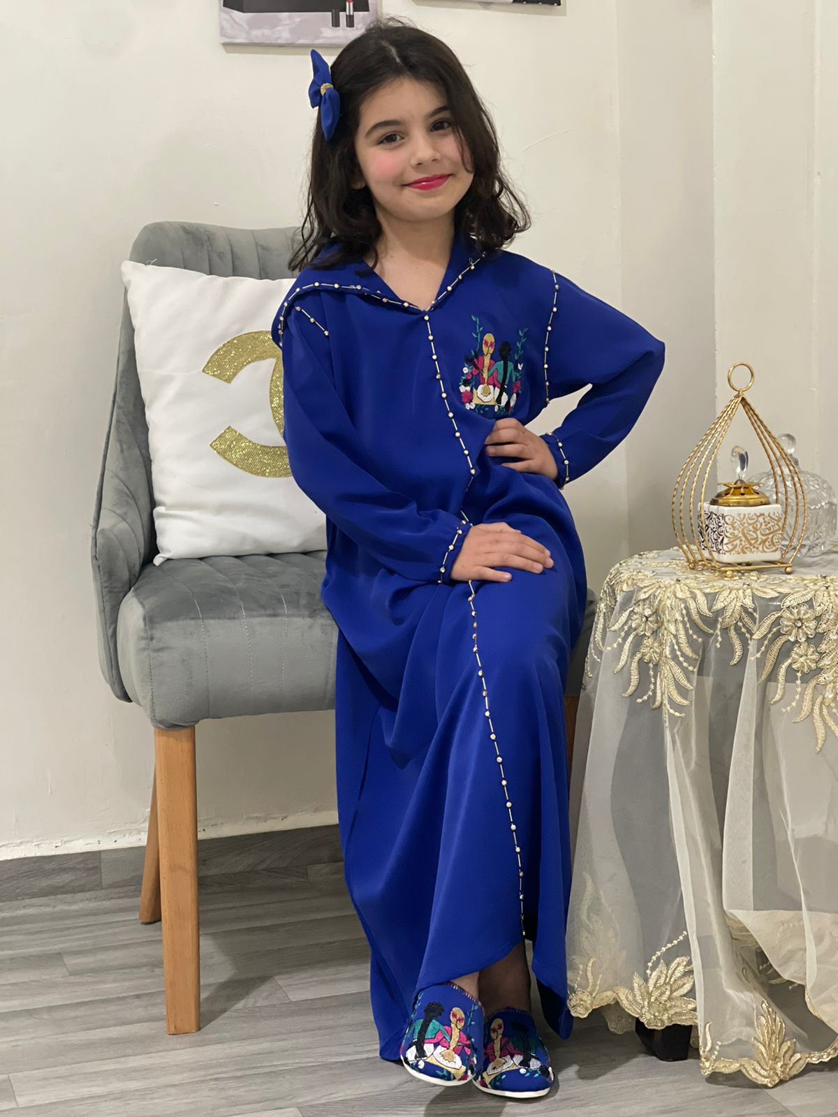 جلابة بنات أنيقة بتطريز راقٍ – من 4 إلى 14 سنة