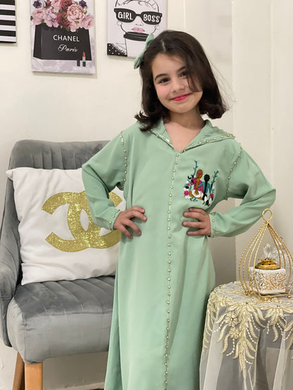 جلابة بنات أنيقة بتطريز راقٍ – من 4 إلى 14 سنة