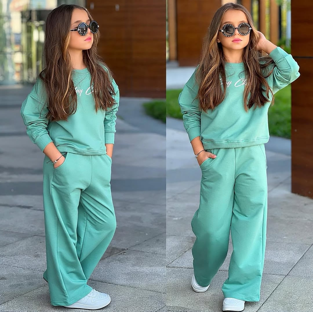 طقم Stay Chic للبنات 2026
